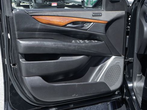 Used 2019 Cadillac Escalade Premium Luxury RWD image 20