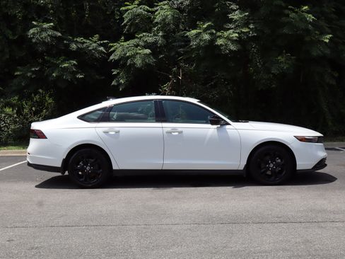 Used 2025 Honda Accord SE image 10