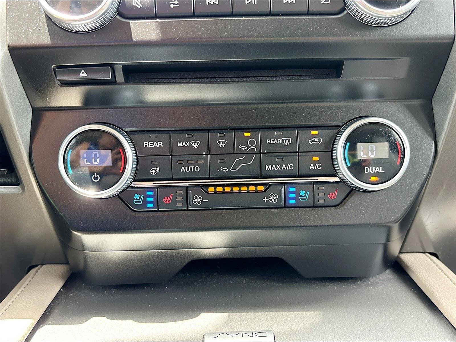 Used 2018 Ford Expedition XLT w/ Equipment Group 202A RWD image 15