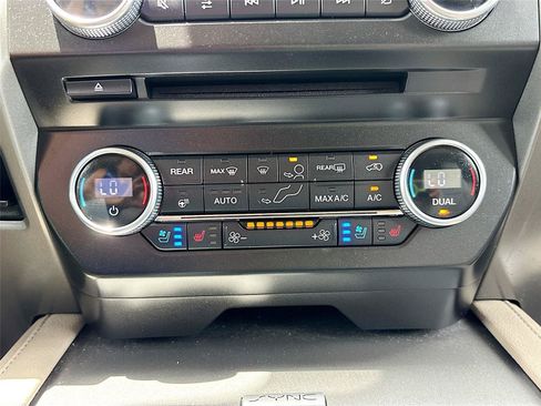 Used 2018 Ford Expedition XLT w/ Equipment Group 202A RWD image 15
