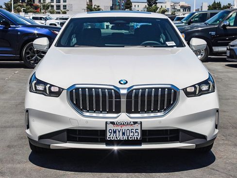 Used 2024 BMW 530i w/ Convenience Package RWD image 2