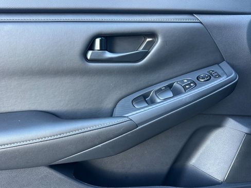 Used 2025 Nissan Sentra S image 11