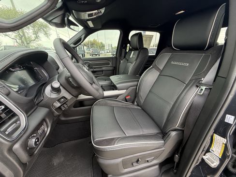 New 2026 RAM 2500 Laramie AWD/4WD image 17