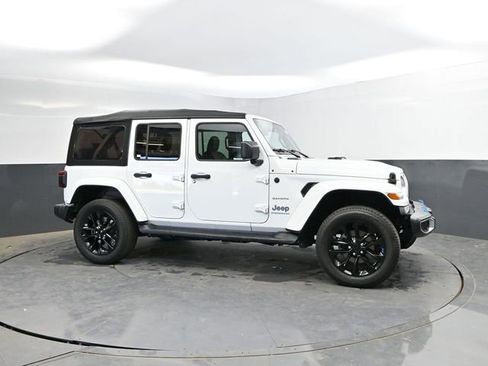 Used 2023 Jeep Wrangler Unlimited Sahara w/ Cold Weather Group AWD/4WD image 5