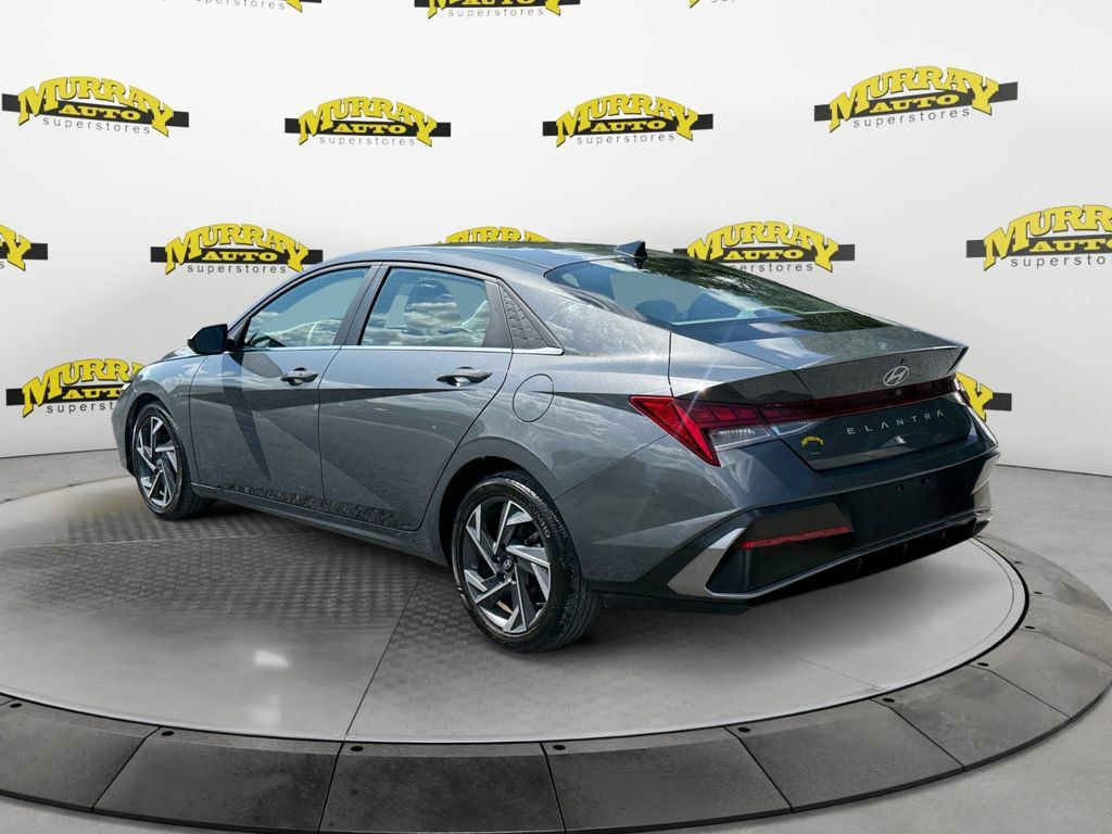 Used 2025 Hyundai Elantra SEL FWD image 3