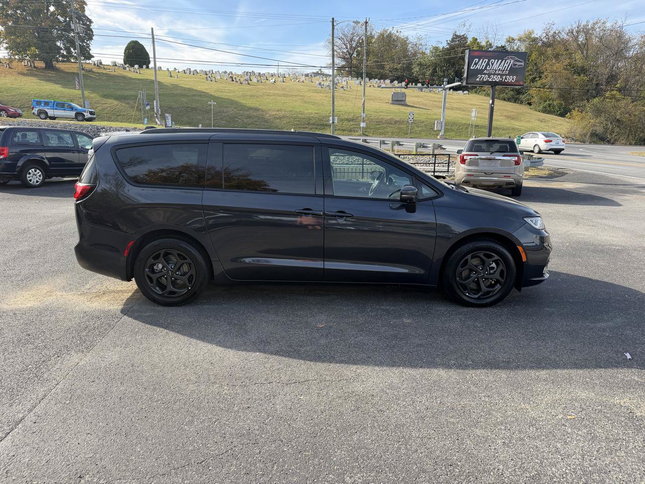 Used 2021 Chrysler Pacifica Touring-L w/ S Appearance Package FWD image 6