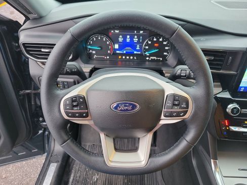 Used 2023 Ford Explorer Limited w/ Limited Technology Package image 25