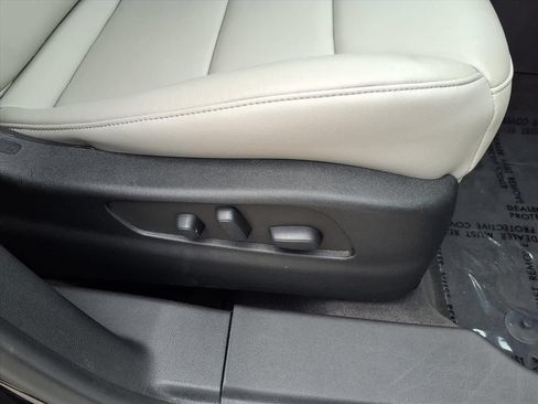 Used 2022 Cadillac XT4 Premium Luxury w/ Enhanced Visibility Package FWD image 10