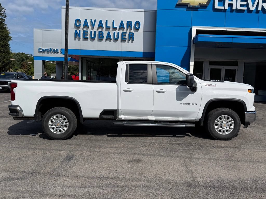 Used 2024 Chevrolet Silverado 2500 LT w/ Convenience Package AWD/4WD image 4