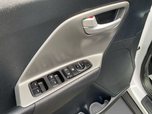 Used 2020 Kia Niro LX FWD image 23