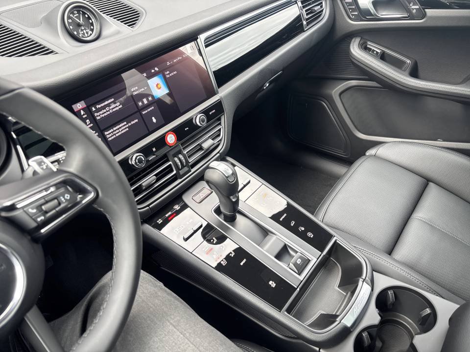 Certified 2026 Porsche Macan AWD/4WD image 15