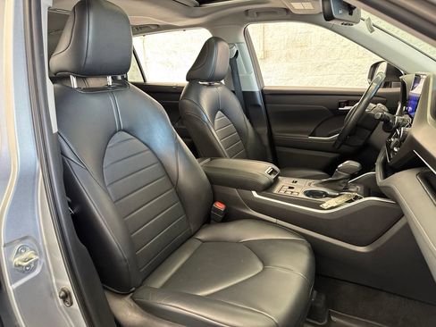 Used 2023 Toyota Highlander XLE AWD/4WD image 53