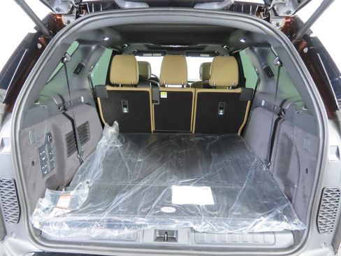 New 2026 Land Rover Discovery Limited Edition image 28