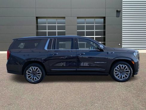 Used 2024 GMC Yukon XL Denali Ultimate AWD/4WD image 4