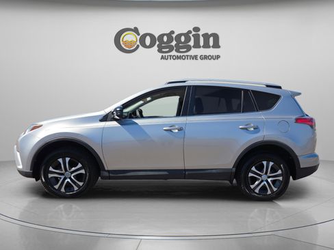 Used 2016 Toyota RAV4 LE image 3