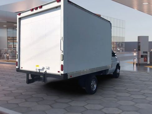 Used 2014 Ford E-350 and Econoline 350 Super Duty RWD image 5