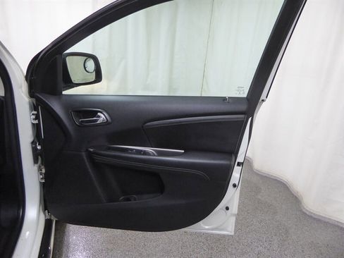 Used 2015 Dodge Journey Crossroad w/ Flexible Seating Group image 25