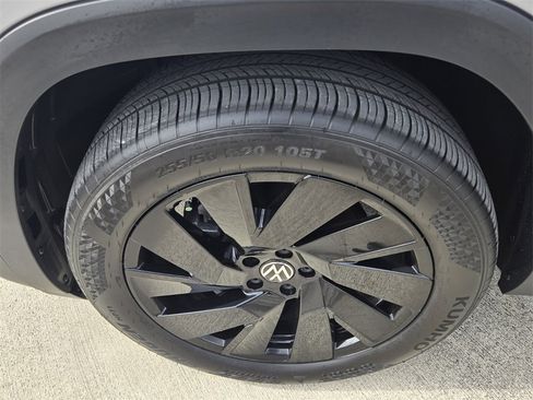 Certified 2025 Volkswagen Atlas SE w/ Panoramic Sunroof Package image 10