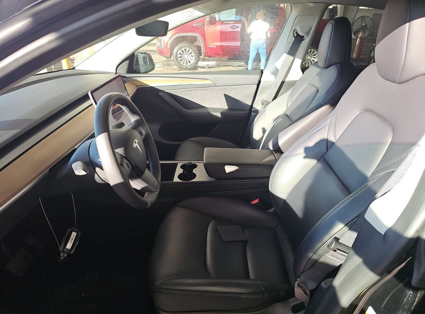 Used 2023 Tesla Model Y Long Range AWD/4WD image 2