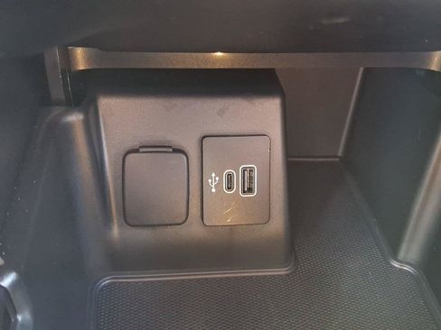 Used 2025 Ford Explorer Active w/ Active Comfort Package AWD/4WD image 22