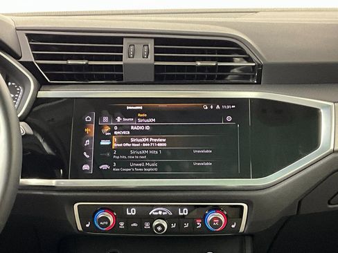 Used 2024 Audi Q3 2.0T Premium w/ Convenience Package image 11