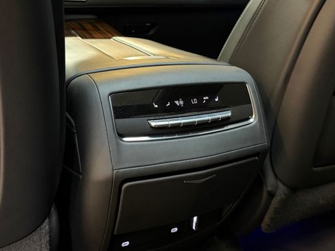 Used 2022 Cadillac Escalade ESV Premium Luxury RWD image 45