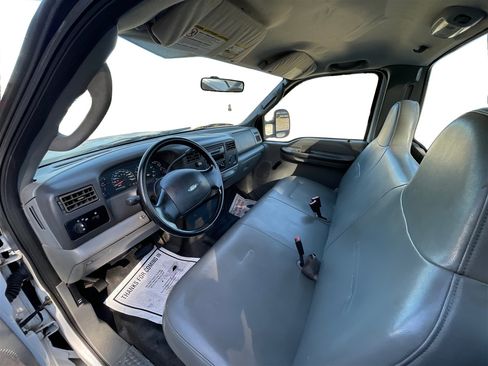 Used 2004 Ford F250 XL image 12