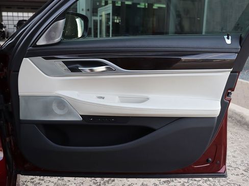 Used 2019 BMW 750i xDrive w/ Luxury Rear Seating Package image 61