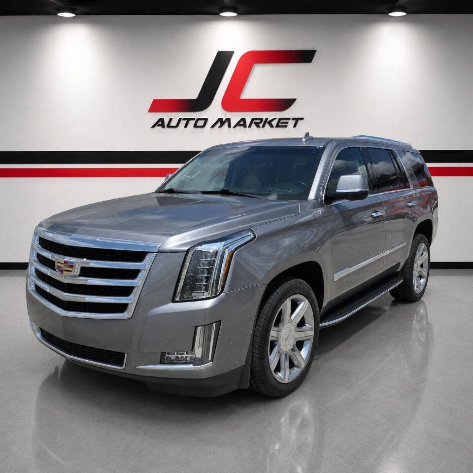 Used 2019 Cadillac Escalade Luxury RWD image 1