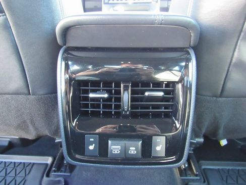 Used 2022 Toyota Avalon Limited image 26