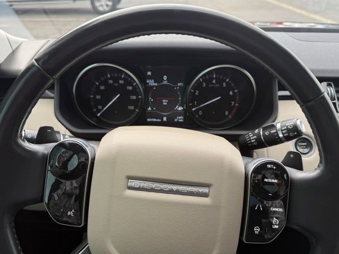 Used 2019 Land Rover Discovery SE image 50