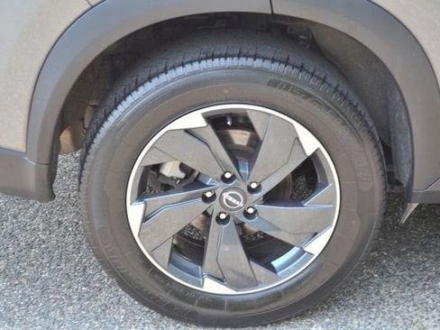 Used 2024 Nissan Rogue SV AWD/4WD image 11