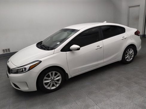 Used 2017 Kia Forte LX w/ LX Popular Package FWD image 2