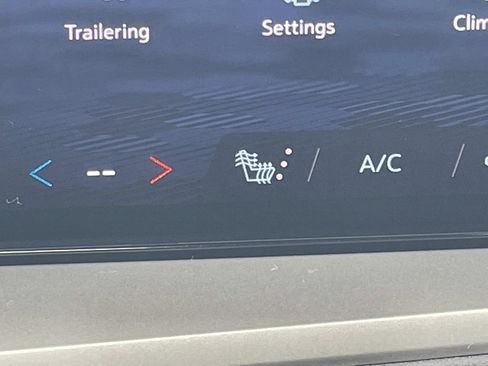 Used 2024 Chevrolet Traverse LT w/ Midnight/Sport Edition image 22