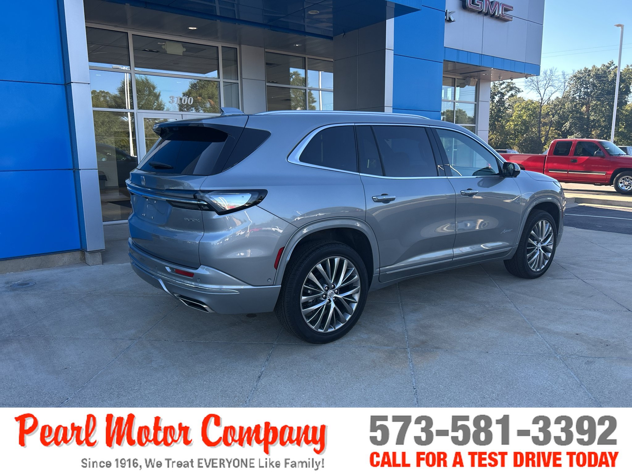 Used 2026 Buick Enclave Avenir w/ Super Cruise Package AWD/4WD image 4