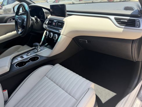 Used 2023 Genesis G70 2.0T w/ Sport Prestige Package RWD image 10