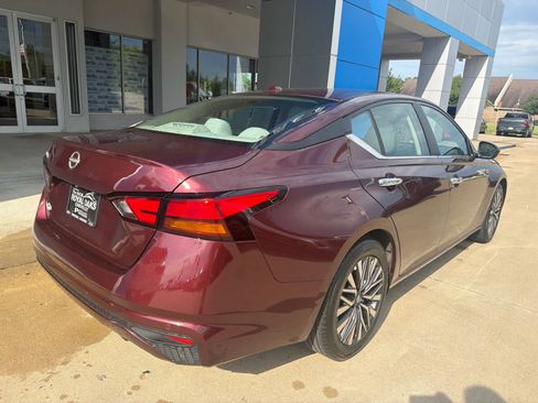 Used 2025 Nissan Altima 2.5 SV FWD image 7