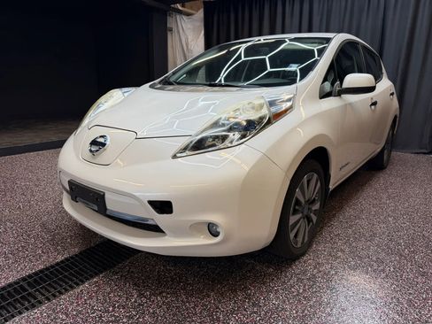 Used 2014 Nissan Leaf SL w/ Premium Package FWD image 3