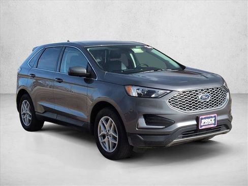 Used 2024 Ford Edge SEL image 3