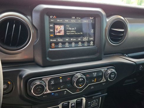 Used 2023 Jeep Wrangler Unlimited w/ Cold Weather Group AWD/4WD image 16