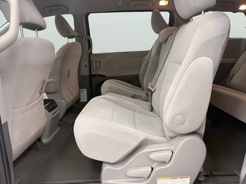 Used 2020 Toyota Sienna LE FWD image 14