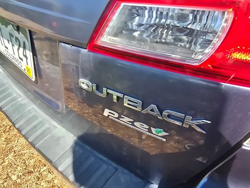 Used 2013 Subaru Outback 2.5i Premium w/ Popular Pkg 1B AWD/4WD image 10