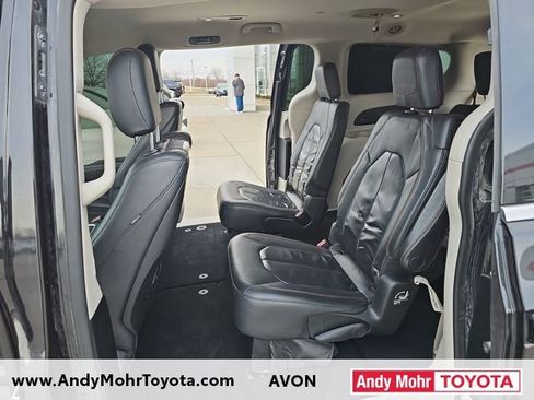 Used 2018 Chrysler Pacifica Touring-L Plus image 23