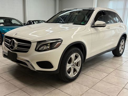 Used 2018 Mercedes-Benz GLC 300 4MATIC w/ Multimedia Package image 3