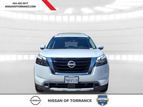 Certified 2025 Nissan Pathfinder Platinum w/ Cargo Package FWD image 2