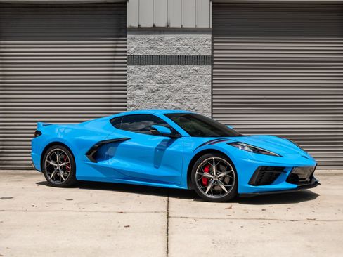 Used 2021 Chevrolet Corvette Stingray Coupe w/ Z51 Performance Package RWD image 1
