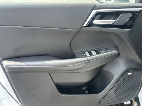 Used 2025 Mitsubishi Outlander SE FWD image 14