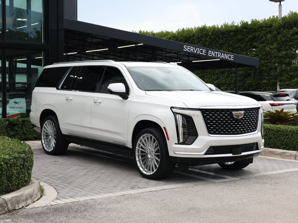 Used 2025 Cadillac Escalade ESV Premium Luxury w/ LPO, Floor Liner Package AWD/4WD image 2