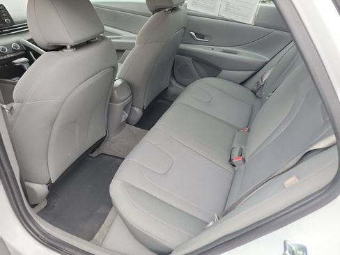 Used 2025 Hyundai Elantra SE FWD image 22
