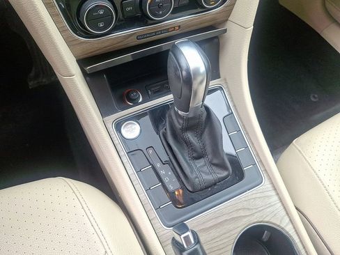 Used 2017 Volkswagen Passat 1.8T SE w/ SE Lighting Package image 14